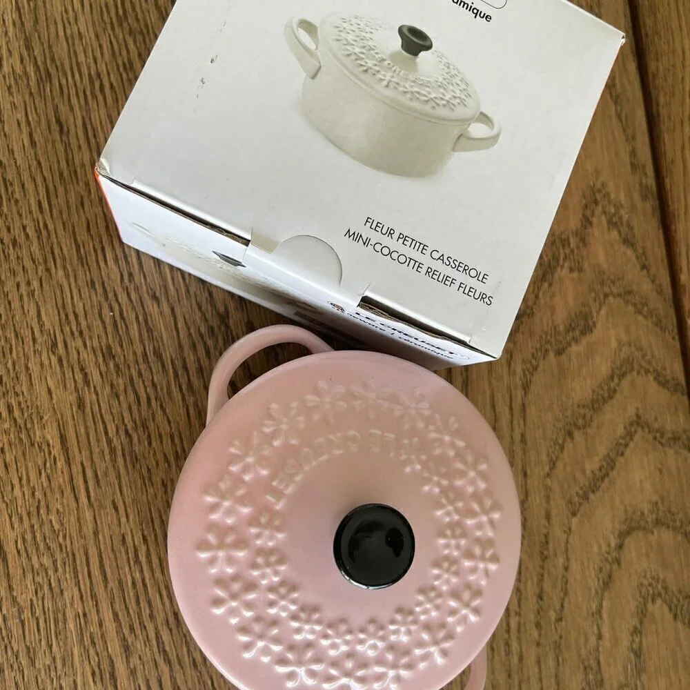 NWT！NEW！Le Creuset Mini Cocotte Petite Casserole Pink Fleurs Floral Stoneware